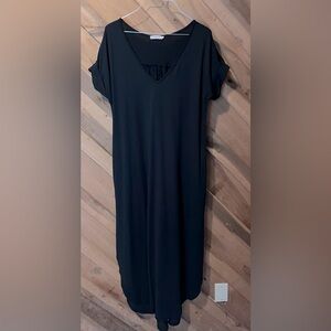 Great fabric, nice weight and movement flattering. Stretchy with pockets. A fave